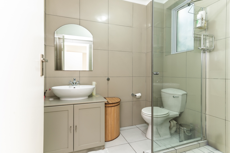 2 Bedroom Property for Sale in Vredehoek Western Cape